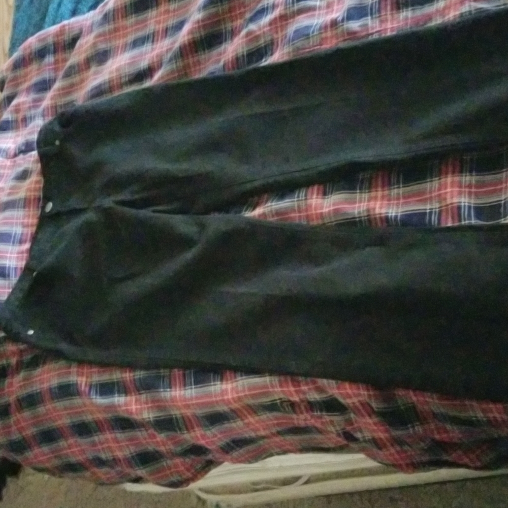 Daisy Fuentes black jeans